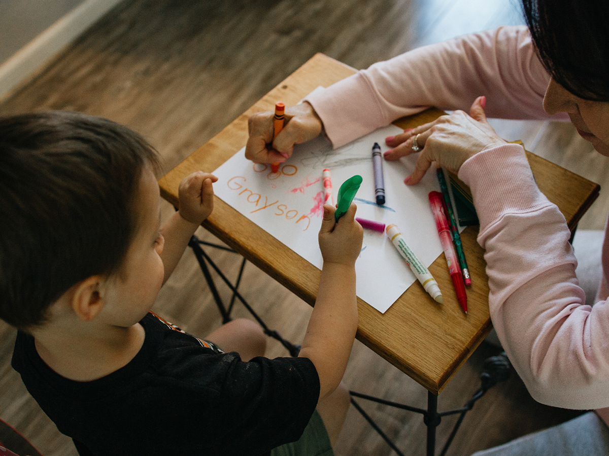child drawing with markers