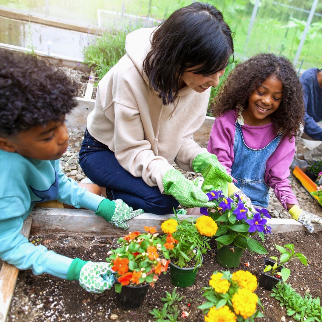 children gardening