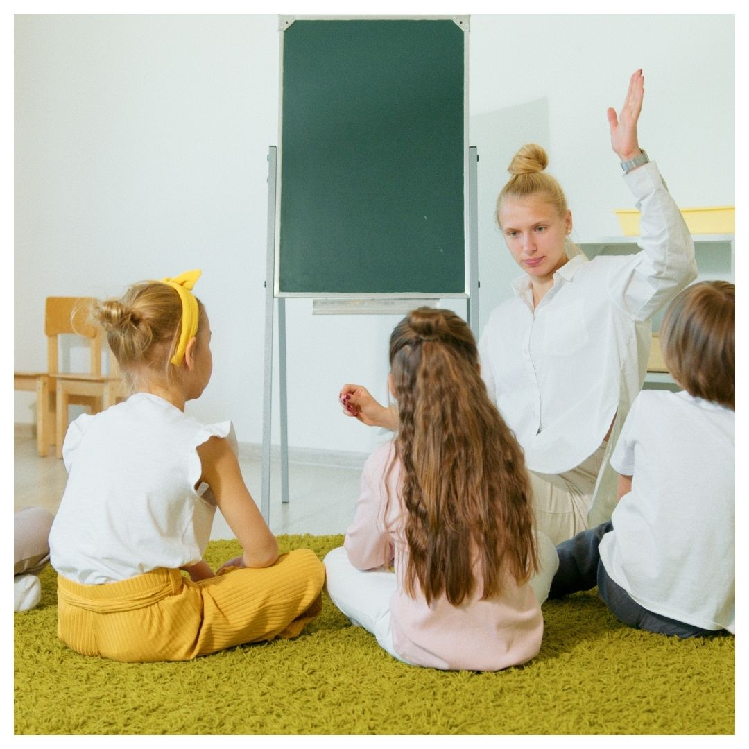 a teacher teaching students